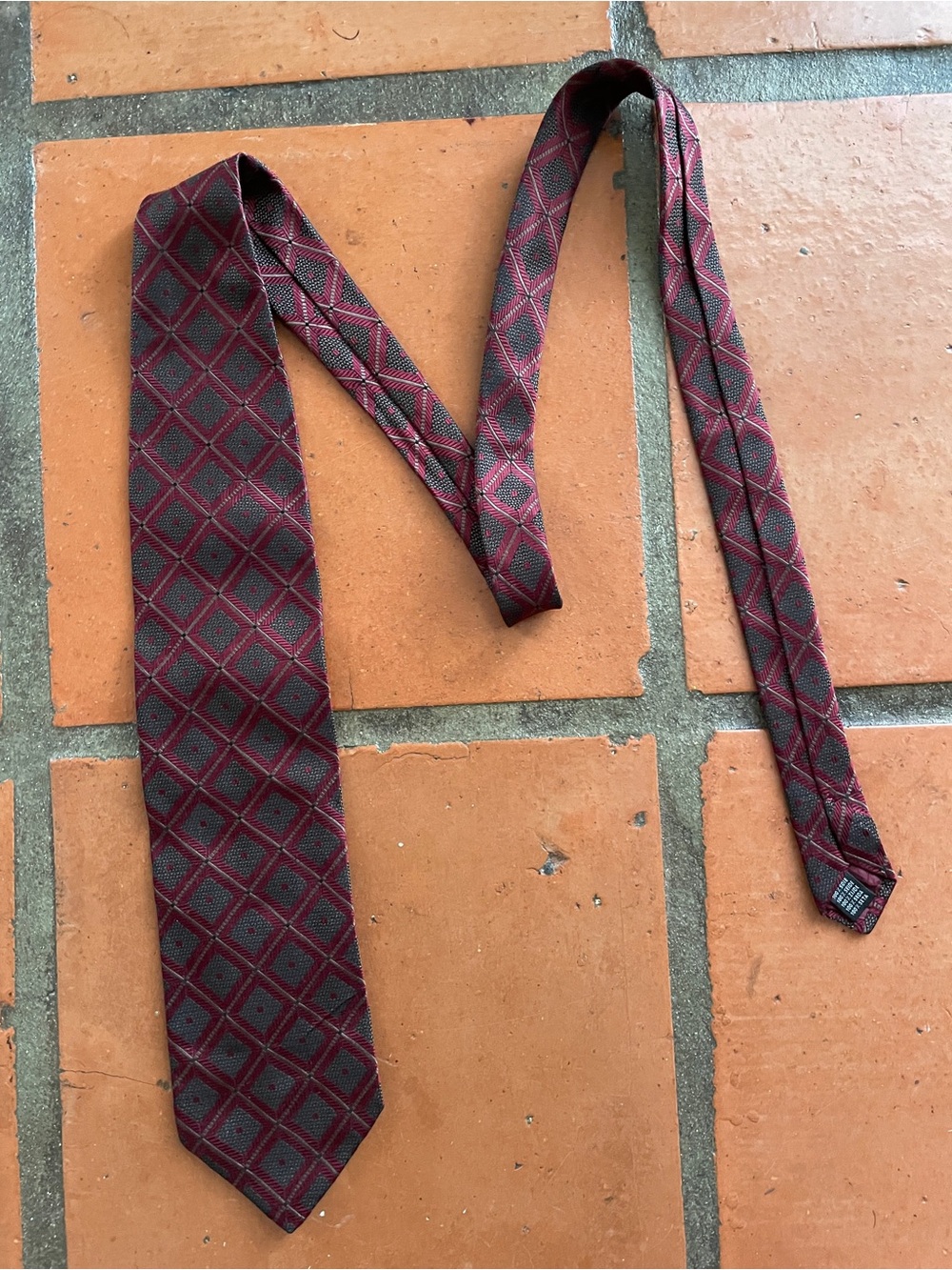 True vintage 1980s Italian Men's Burgundy Geometric Silk Tie
